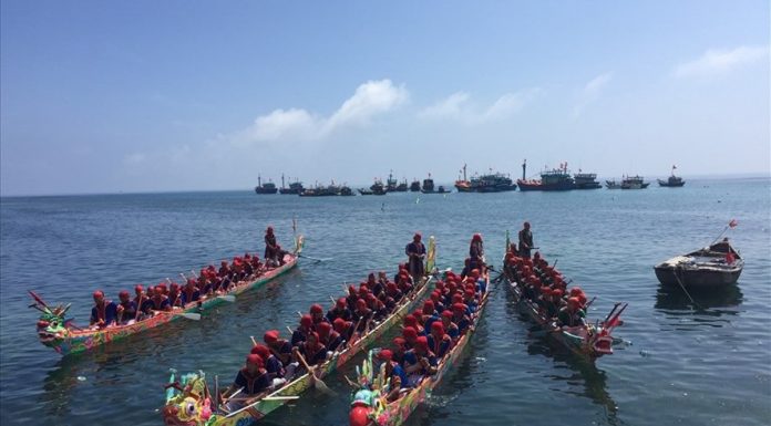 Đảo Lý Sơn: tưng bừng lễ Hội đua thuyền tứ linh đầu xuân